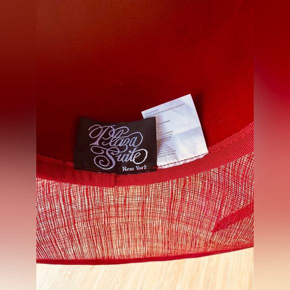 Red derby hat - Picture 5 of 7